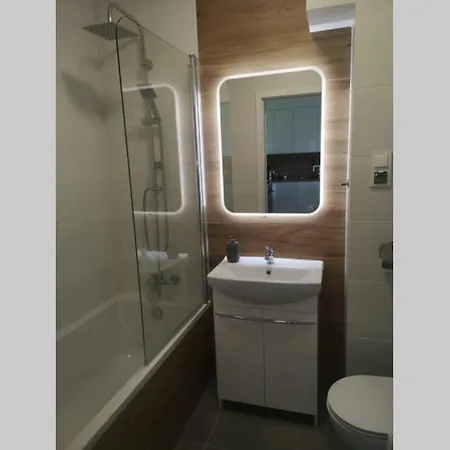 Apartament W Spokojnej Dzielnicy. アパート *